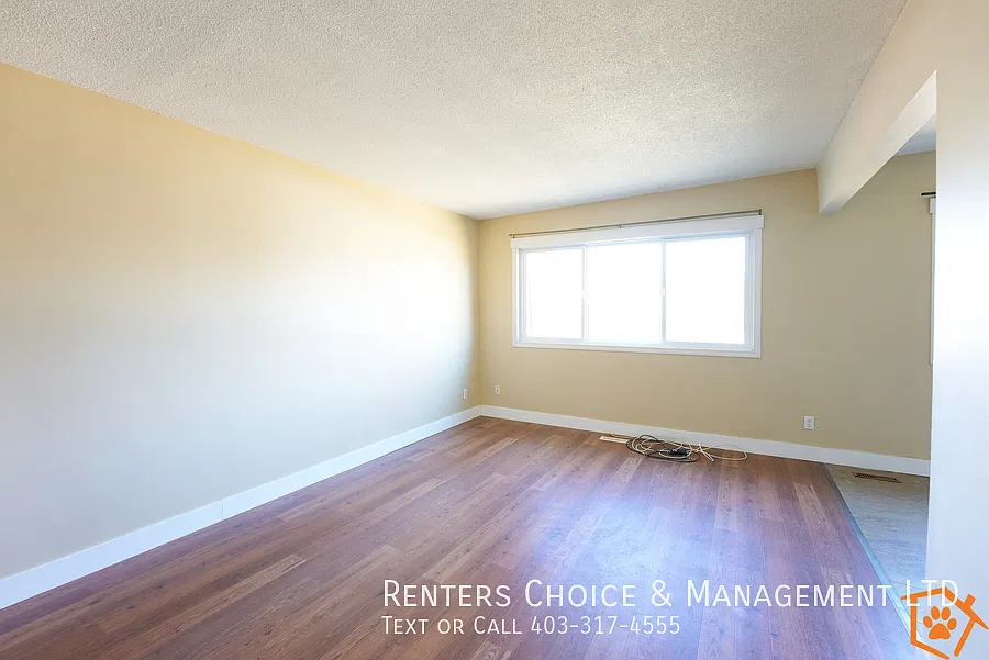 Conveniently Located Pet Friendly 4-Plex Unit — Photo 2
