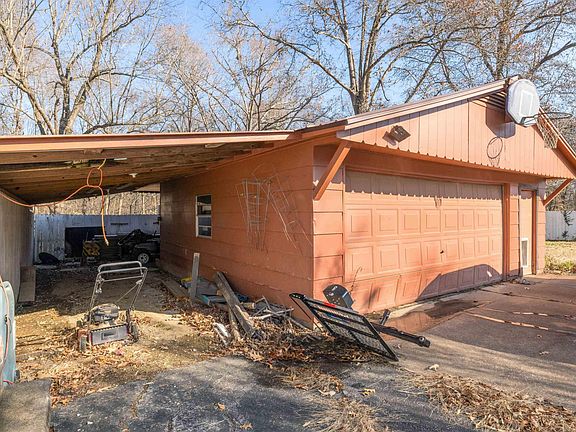 3rd image of 2056 Knob Hill Dr
