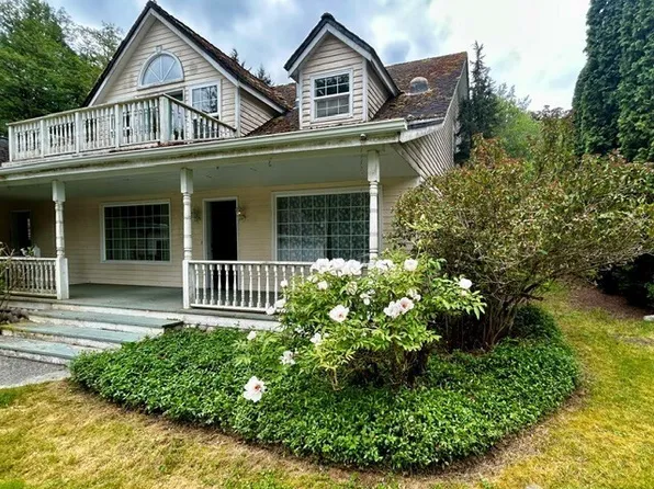 10454 Arrow Point Drive NE, Bainbridge Island, WA 98110