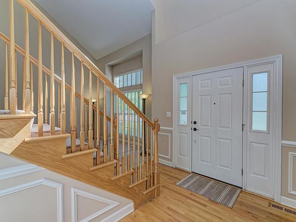 4th image of 496 Bennett Dr
