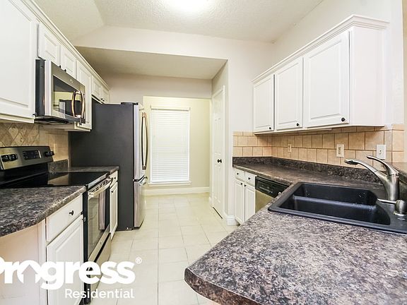 5th image of 1205 Hall Ln