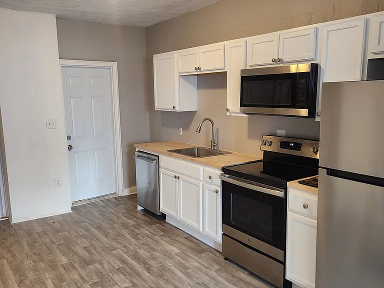 320 Wallace St — Photo 18