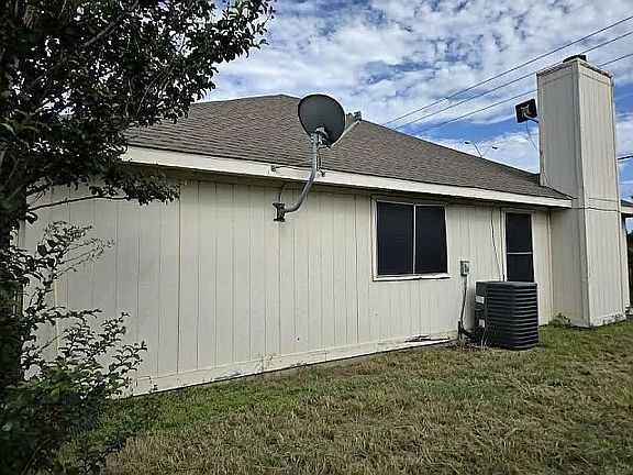3rd image of 6701 Woodsmoke Way