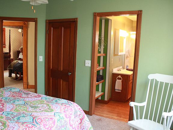 Bedroom/Bath 13 x 10