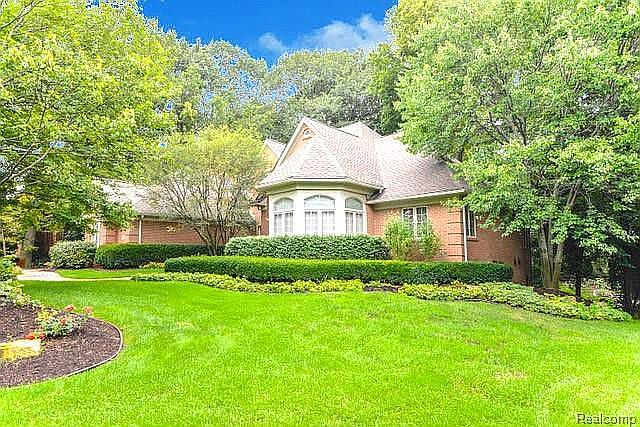 2nd image of 47510 Edinborough Ln