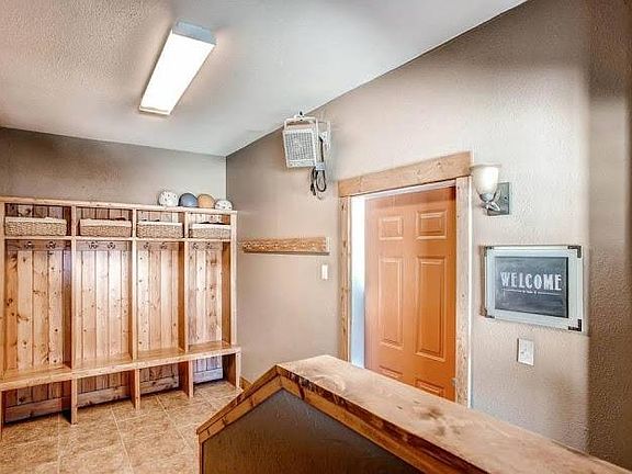 3rd image of 515 Wapiti Ln