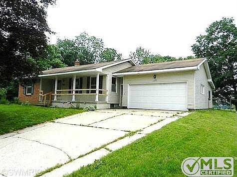 3rd image of 1260 Elmwood Dr