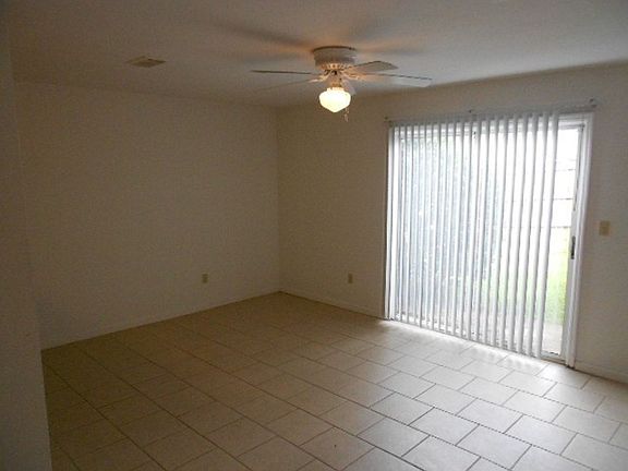4th image of 1909B Bellevue Way