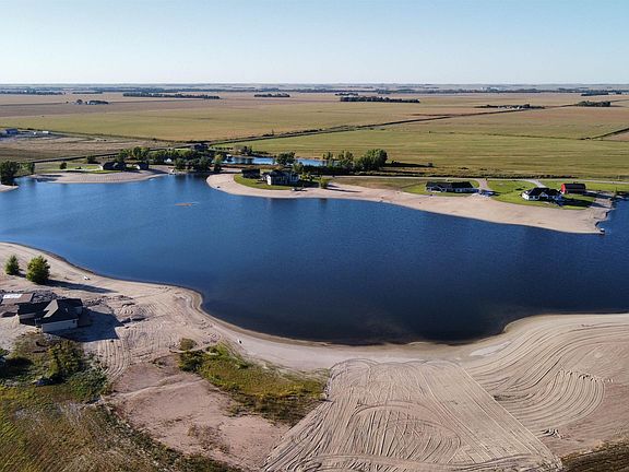 3rd image of 4 Lakeside Dr