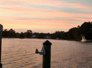 725 Painter Point Rd, Kilmarnock, VA 22482