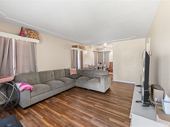 5th image of 2675 Lawrence Ave