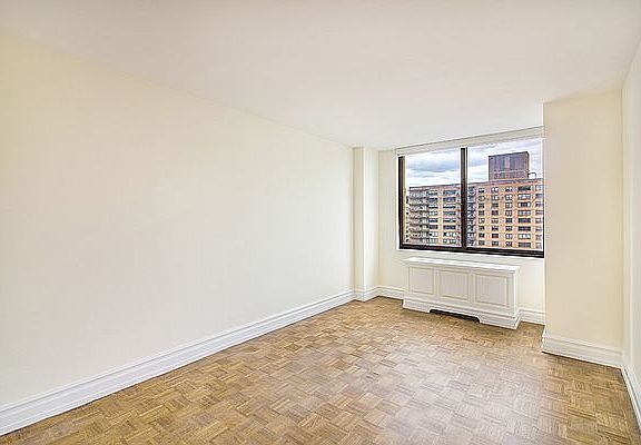 4th image of 145 W 67th St APT 25A
