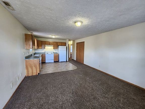 3rd image of 695 N 25th St
