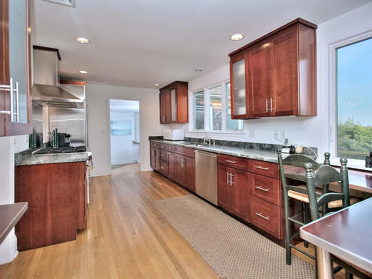 19 Bluewater Hl — Photo 13