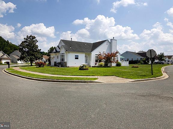 3rd image of 575 Riviera Dr