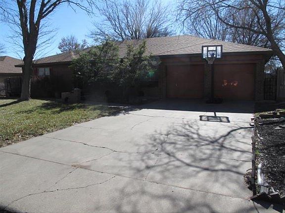 2nd image of 3802 Carlton Dr