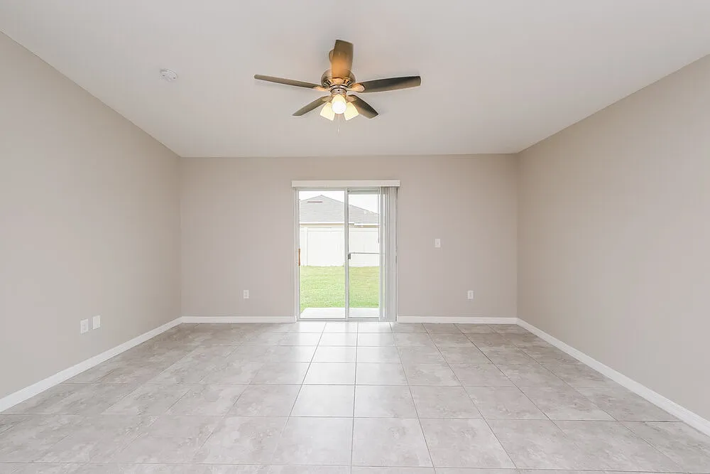 4 bed, 2.0 bath, 1826 sqft, $2,165 — Photo 3