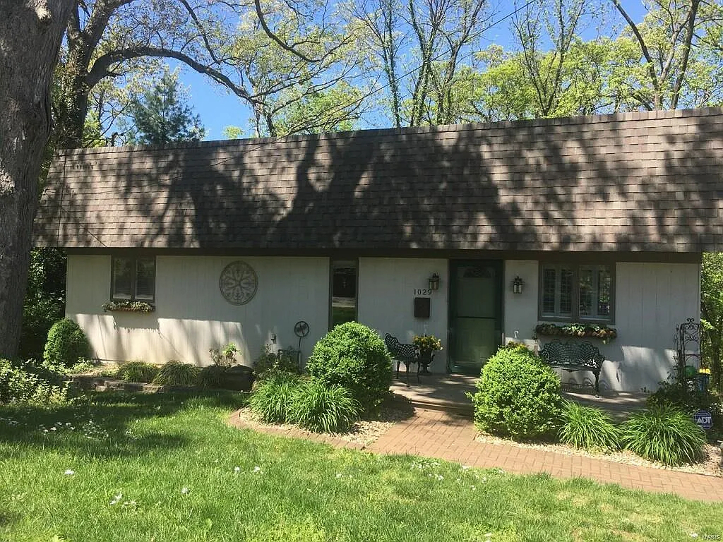 1029 Randle St photo 1