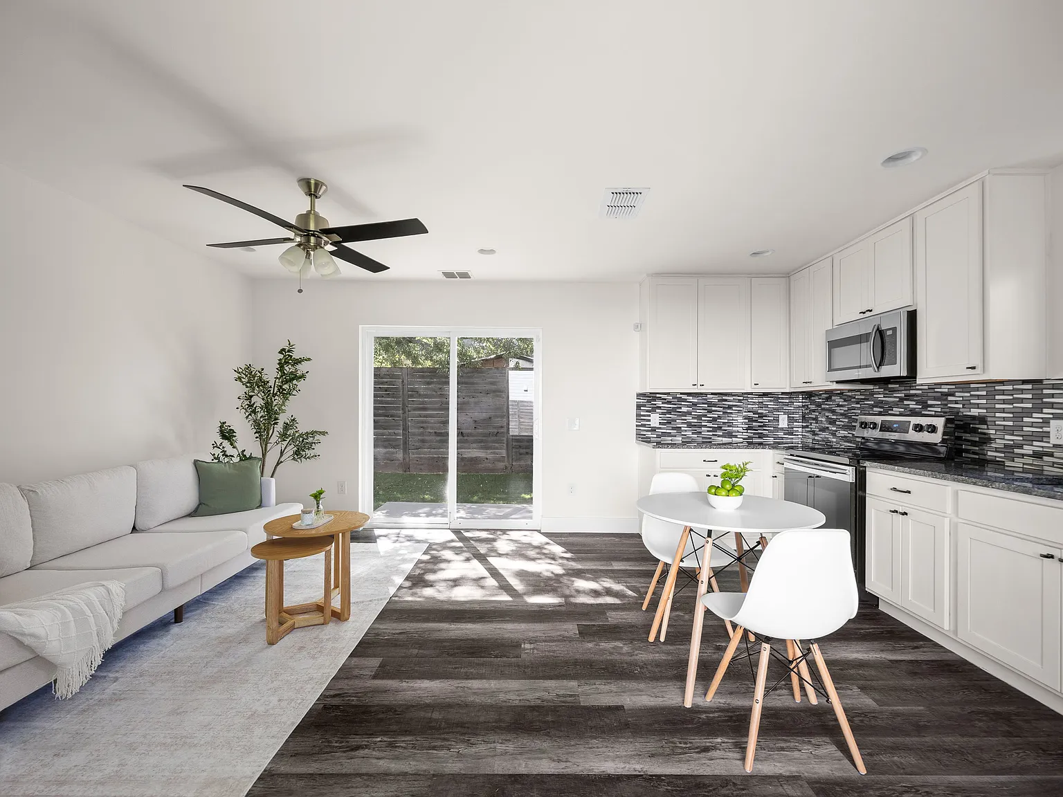 2 bed, 1031 sqft, $1,995 — Photo 3