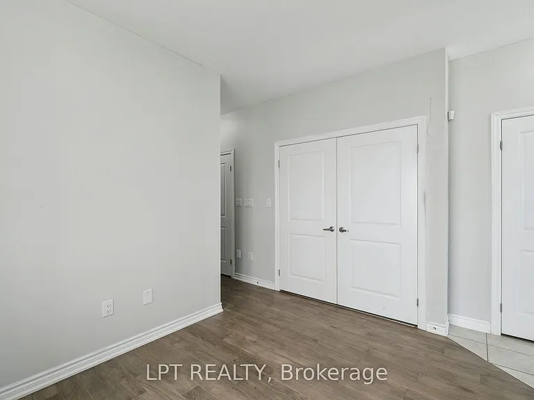 217 Louise St — Photo 25