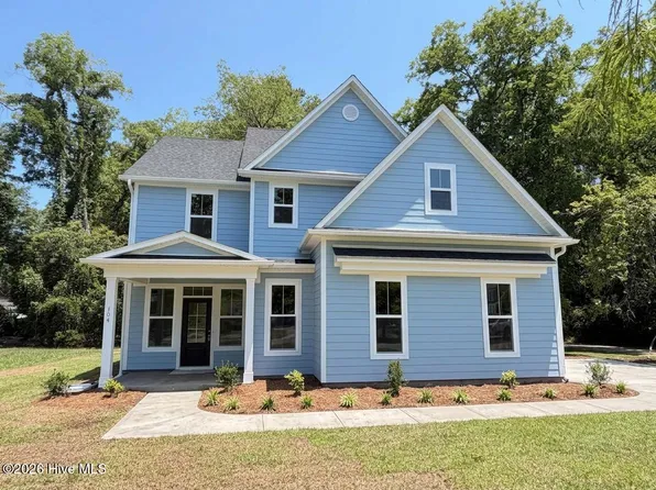 104 Live Oak Circle, Lake Waccamaw, NC 28450