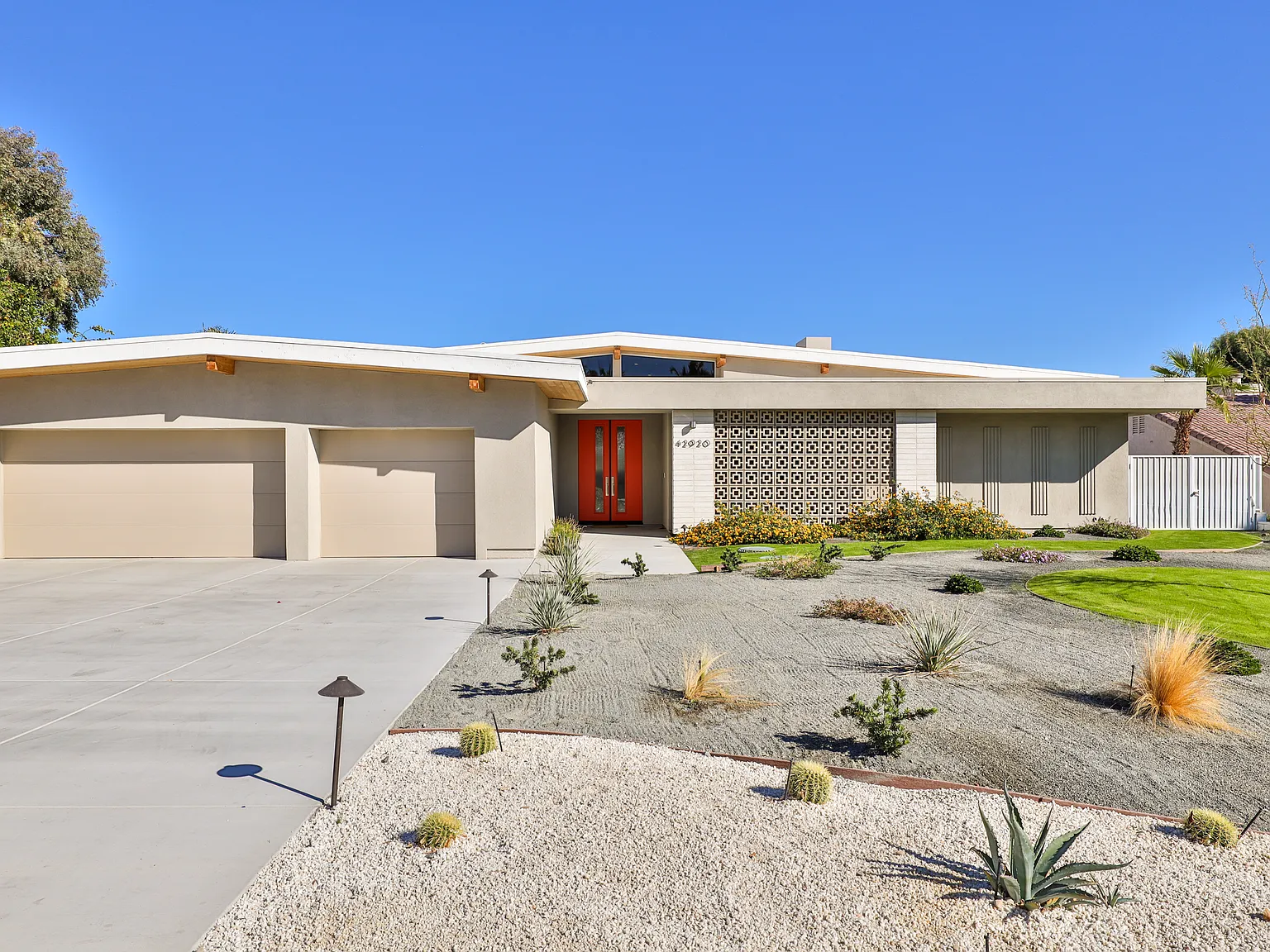 4 bed, 3.5 bath, 3005 sqft, $7,500 — Photo 1