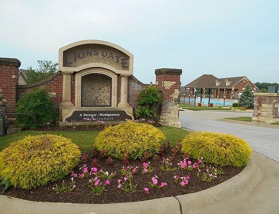 2nd image of 1557 W Silver Oak Dr