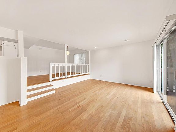 2nd image of 4111 Tujunga Ave #10