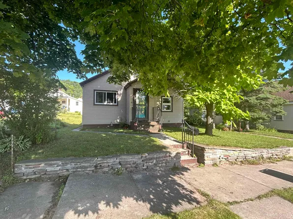 216 Cherry St, Munising, MI 49862