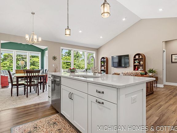 3rd image of 14193 Phoenix Pl