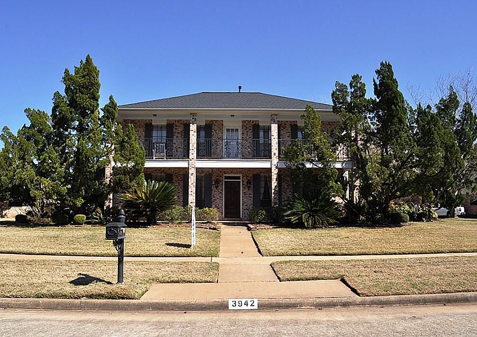 1st image of 3942 Pleasant Valley Dr