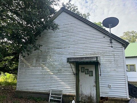 3rd image of 208 Cedar St
