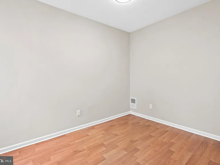 1833 Fontain St — Photo 18