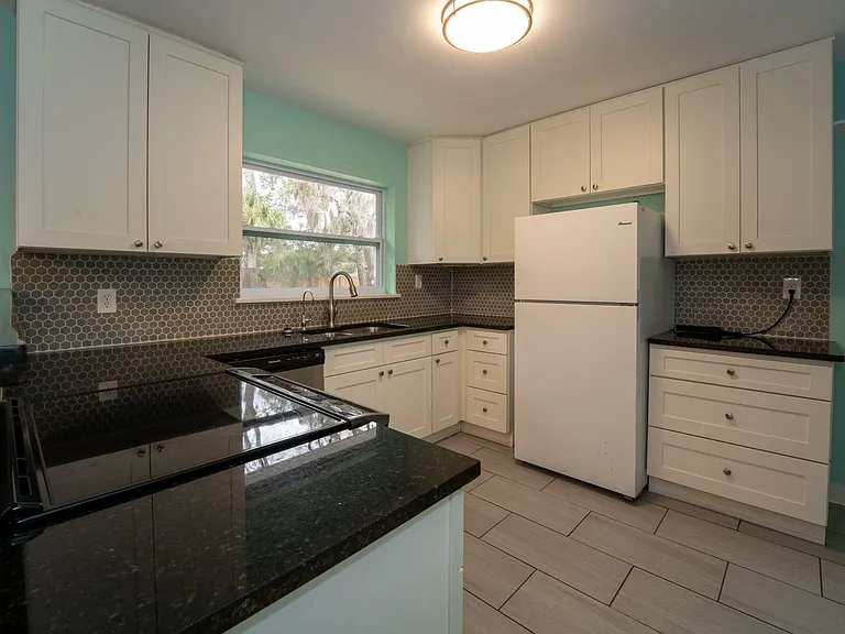 64 Fullerwood Dr — Photo 23