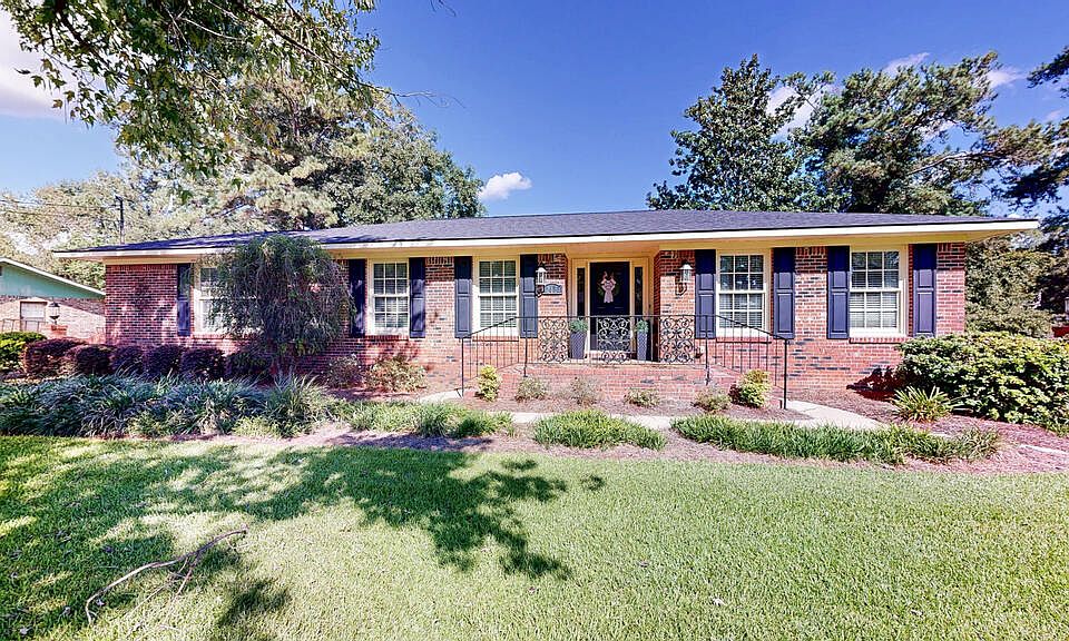 1st image of 215 Shadowood Dr