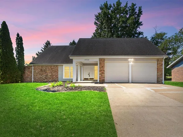 15508 Country Ridge Dr, Chesterfield, MO 63017