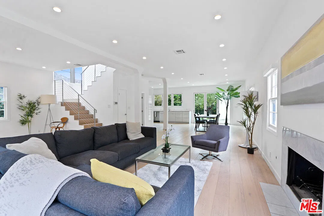 4 bed, 3.0 bath, 2400 sqft, $11,995 — Photo 4