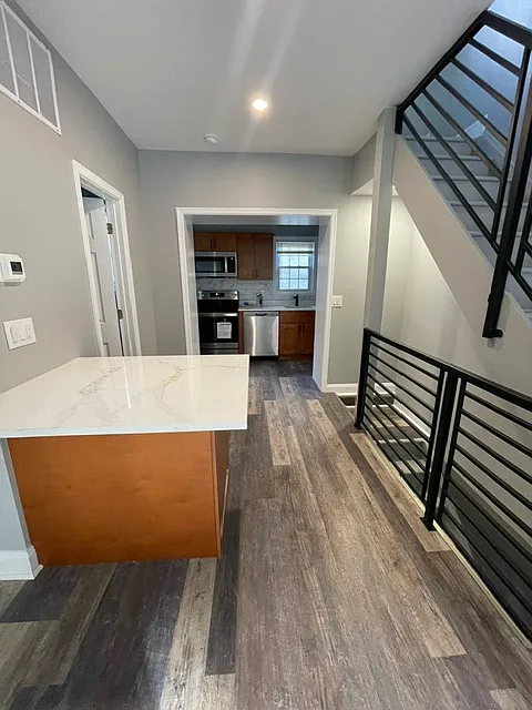 2 bed, 720 sqft, $1,950 — Photo 3