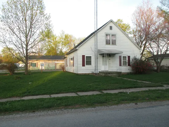 302 S Walnut St, West Union, IL 62477