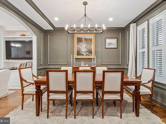 4th image of 2916 18th St NW