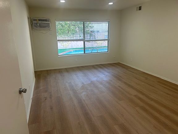 5th image of 10331 Almayo Ave APT 2