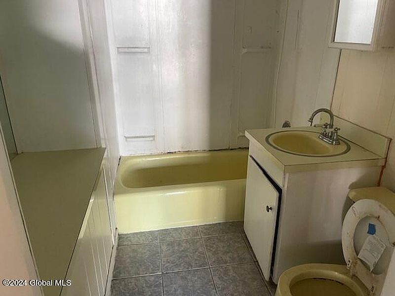 3rd image of 12 Haviland Avenue