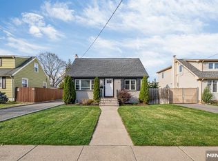 8-27 Oak St, Fair Lawn, NJ