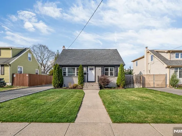 8-27 Oak St, Fair Lawn, NJ 07410