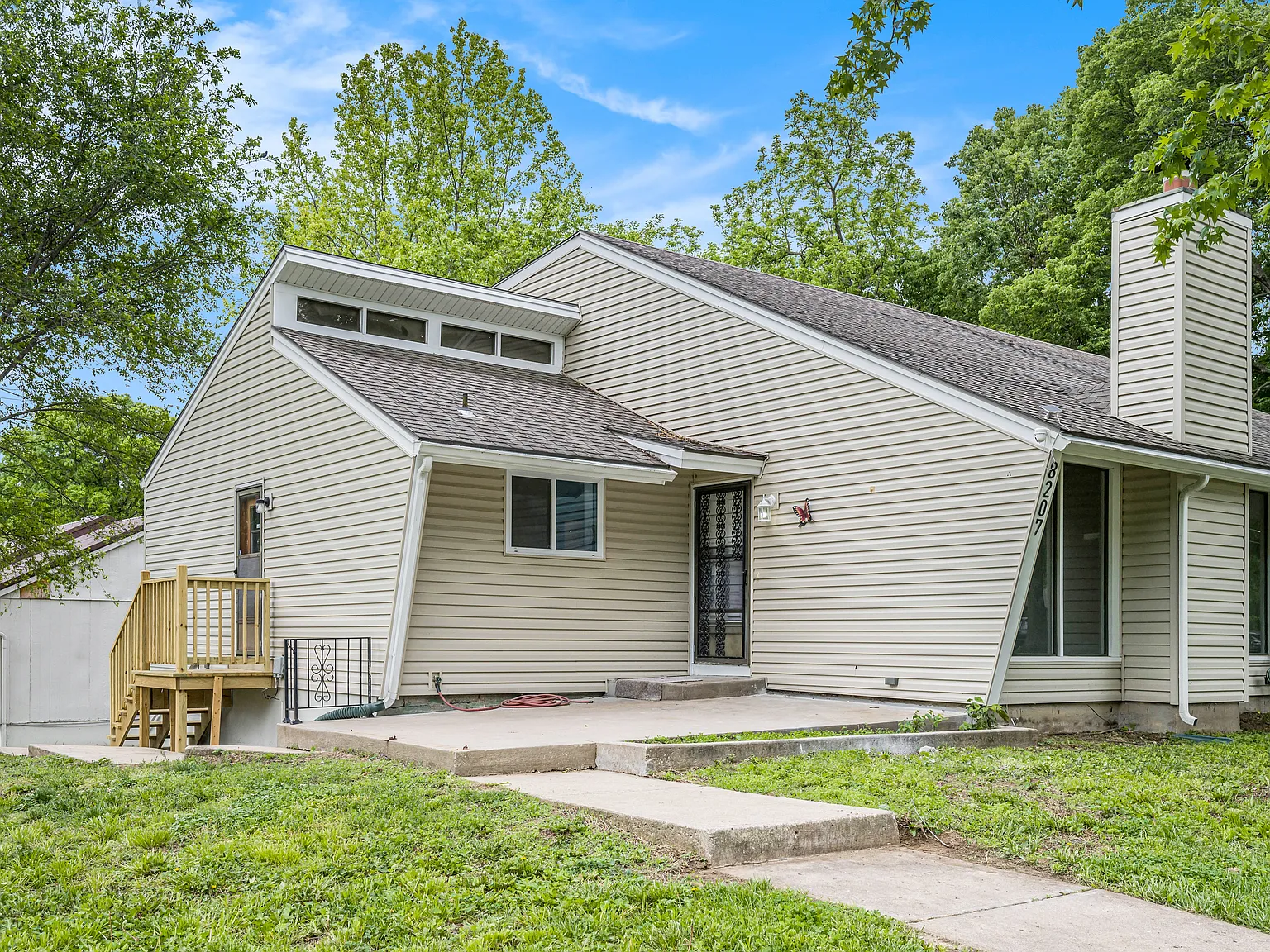 4 bed, 2738 sqft, $1,850 — Photo 1