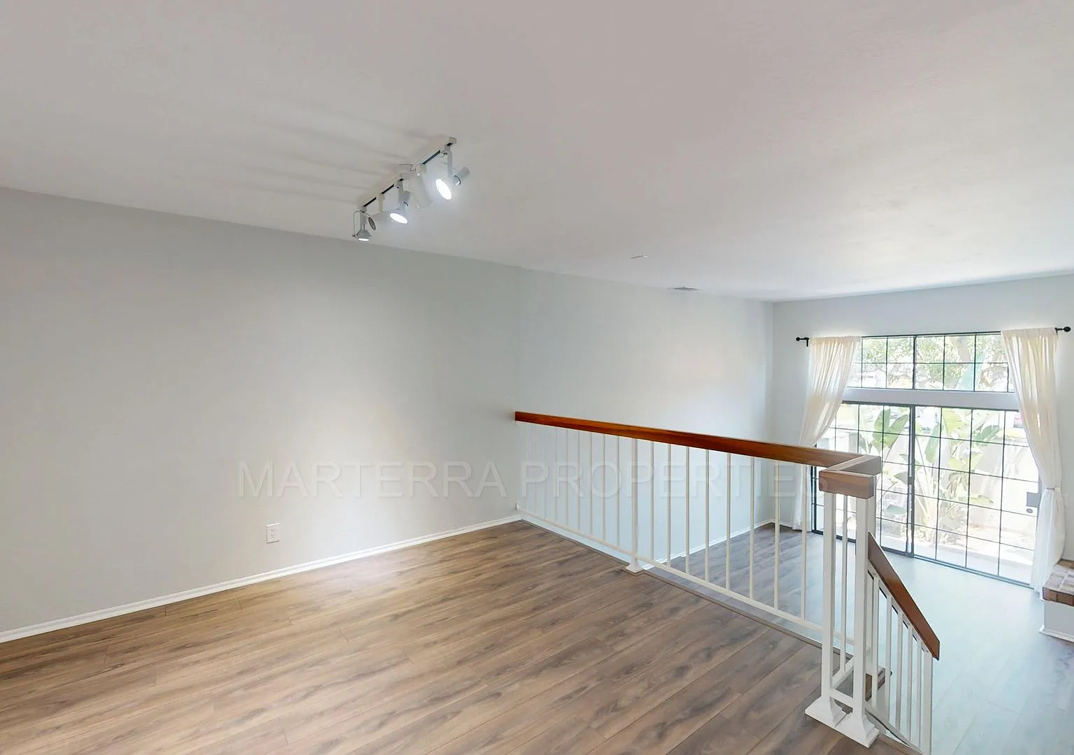Beautiful 2 Primary Bedroom in Turtle Rock Meadows — Photo 4