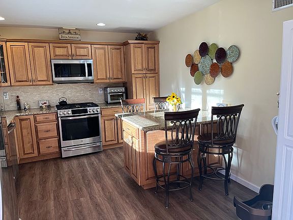 5th image of 179 Riverview Ave