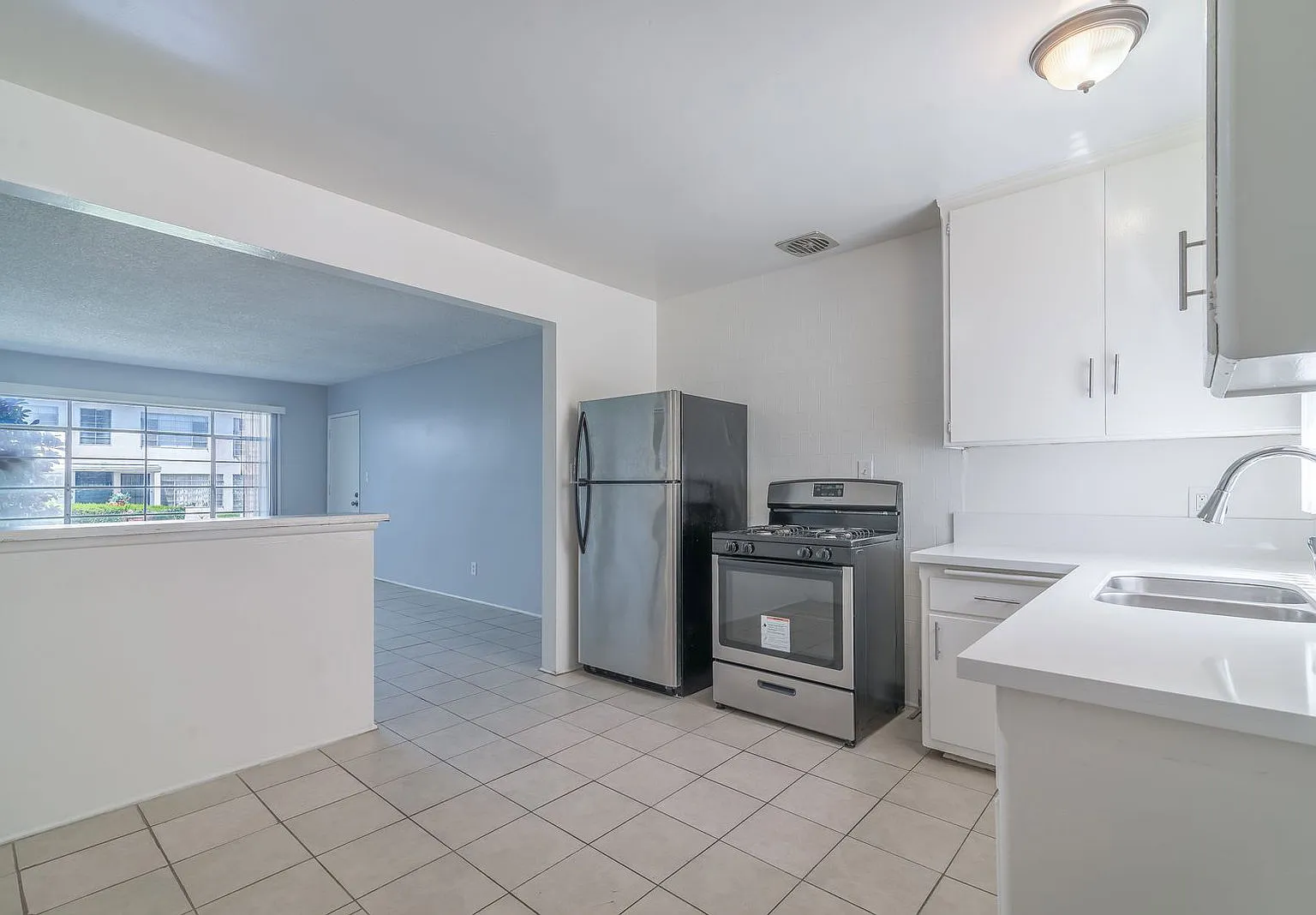 1 bed, 1.0 bath, 675 sqft, $1,569 — Photo 3