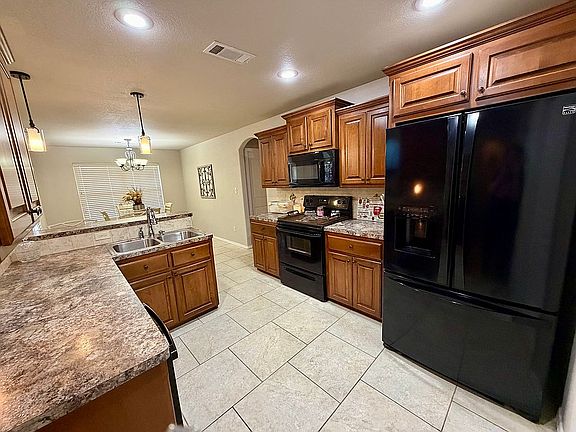 5th image of 1025 Hamilton Cir
