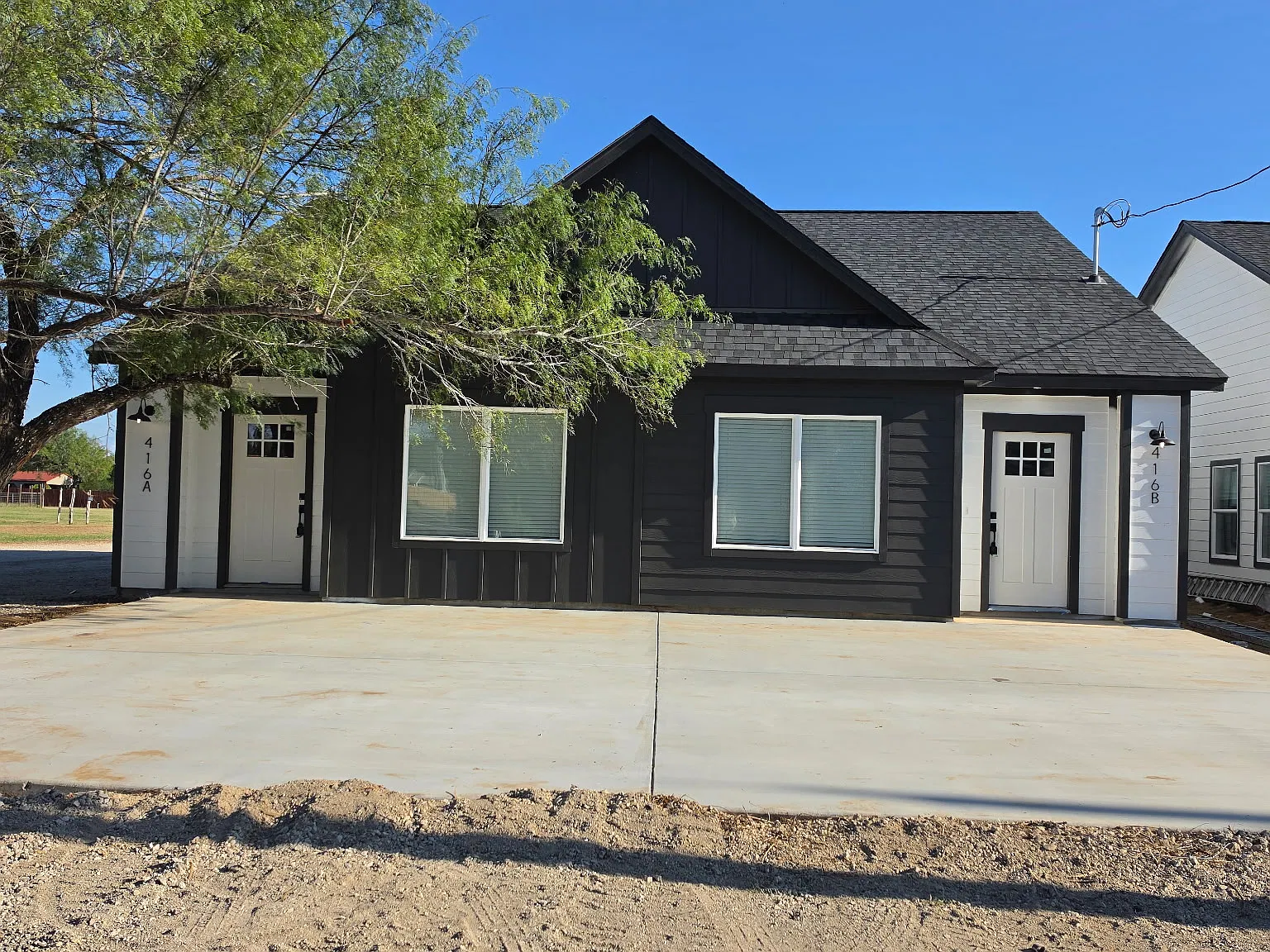 412 Mesquite St — Photo 1